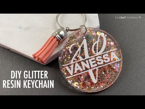 GLITTER RESIN ART | MONOGRAM KEYCHAIN USING CRICUT | Glitter Resin Keychain with Vinyl Tutorial